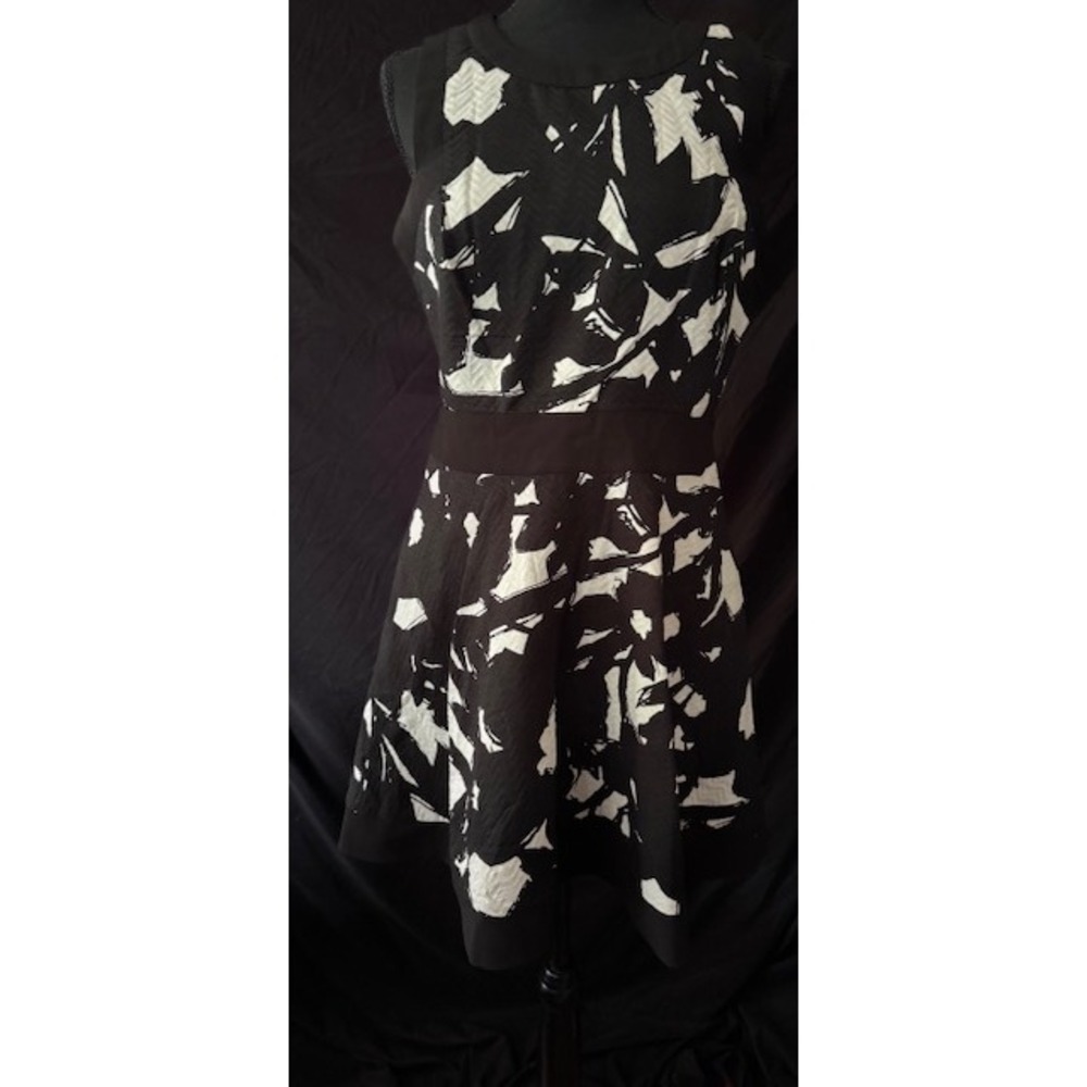 Banana Republic Black White Abstract Jacquard Fit Flare Dress Petite Cocktail - Picture 2 of 4